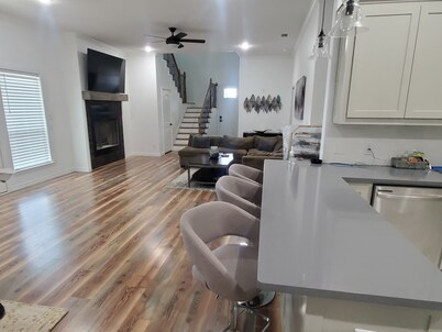 Amazing Spacious House in Ideal Location - Perfect for Large Groups!