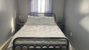 2 bedrooms, iron/ironing board, WiFi, bed sheets