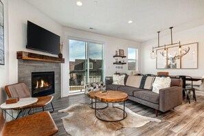 Smart TV y chimenea