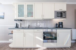 Unclassified image, 4 of 36, button