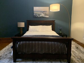 4 bedrooms, desk, iron/ironing board, travel crib