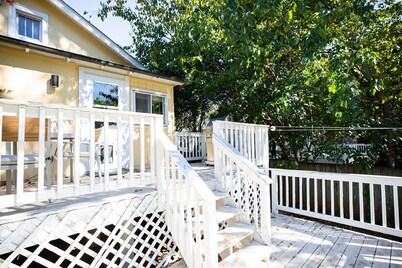 Yellow House| 2 BR Cottage Dtwn Cville/Belmont