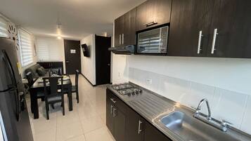 Coffee/tea maker, fridge, microwave, oven