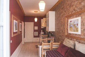 TV - Legendary Bay - Themed Apartment (Seixal)