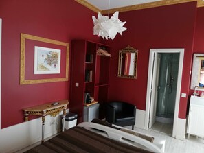1 chambre, fer et planche à repasser, accès au Wi-Fi (inclus)