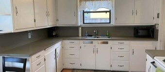 Sunny Cozy Getaway Near Olympic National Park