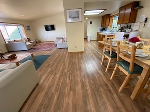 Smart TV, books - Enchanting View, Sequoia/Kings Canyon PKs Getaway (Miramonte)