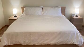3 chambres, fer et planche à repasser, Wi-Fi, draps fournis
