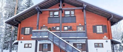 المنشأة من الخارج