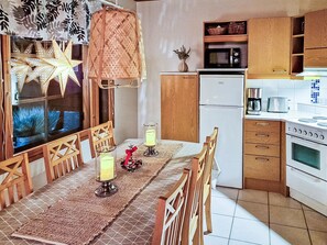 Kühlschrank, Mikrowelle, Geschirrspüler, Mixer