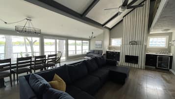 Télévision, cheminée