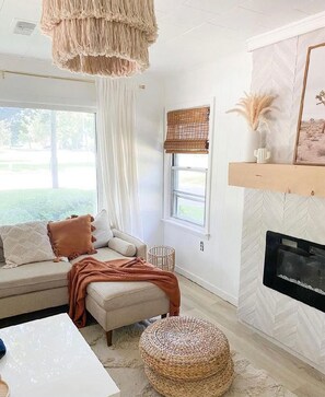 Smart TV, fireplace