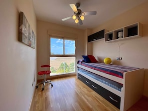3 bedrooms, iron/ironing board, travel cot, free WiFi - A&n   La Vega   10. (Torre del Mar)