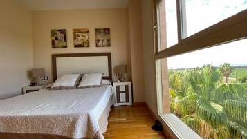 3 bedrooms, iron/ironing board, travel cot, free WiFi