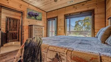 4 slaapkamers, een strijkplank/strijkijzer, reisbedje, gratis wifi