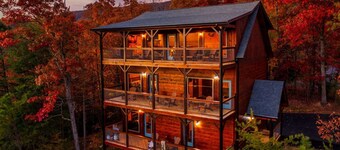 Luxury Mountain Cabin⛰️ w/STUNNING Sunsets🌅 & NEW Fire Pit🔥World Class Arcades