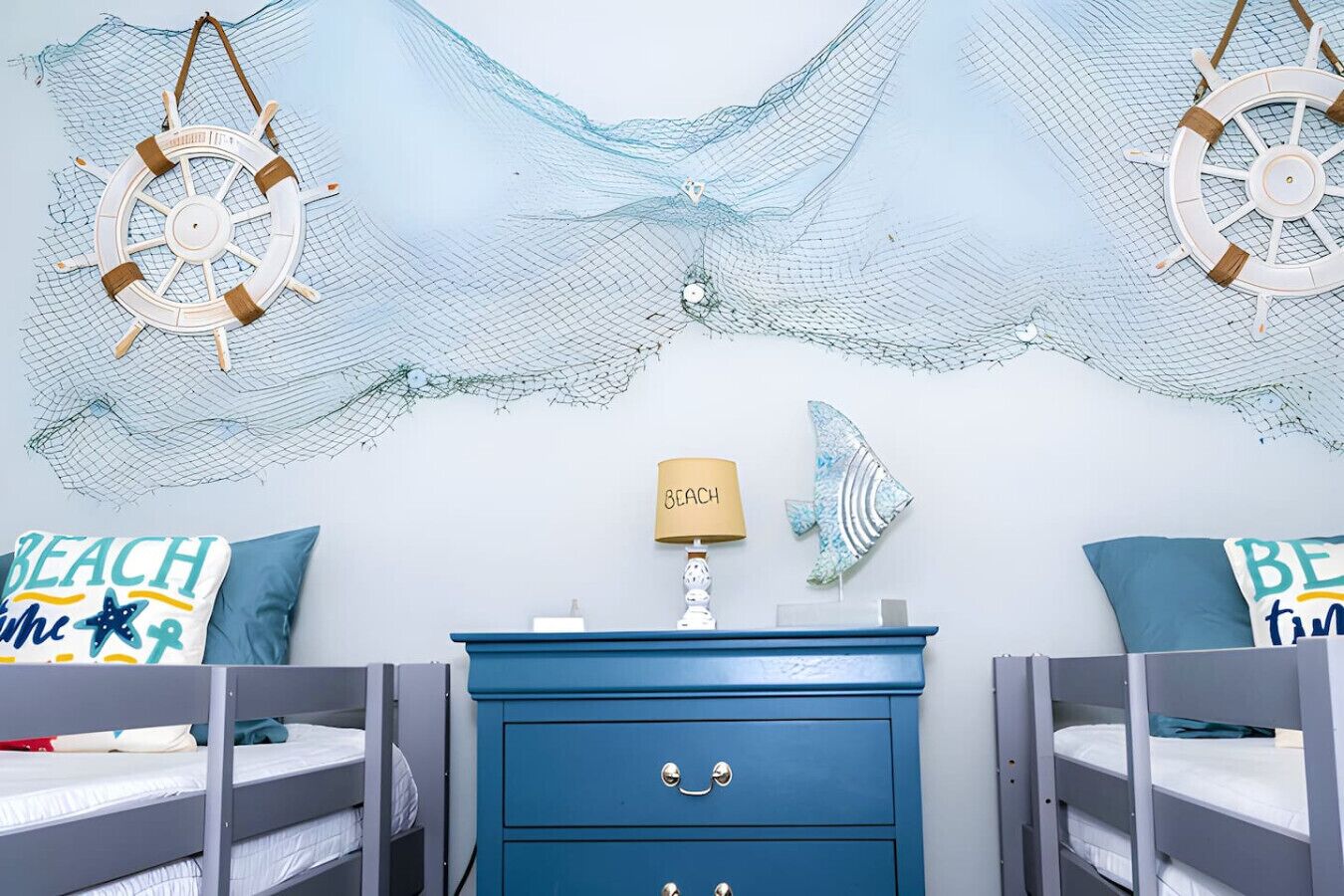 Bureau, fer et planche à repasser, lit parapluie, Wi-Fi gratuit