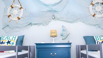 Bureau, fer et planche à repasser, lit parapluie, Wi-Fi gratuit