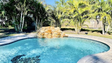 Piscine extérieure, piscine chauffée