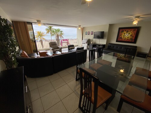 Apartment with ocean view and direct access to the beach