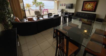 Apartment with ocean view and direct access to the beach