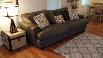 TV connectée, livres, chaîne hi-fi