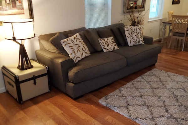 Smart TV, books, stereo