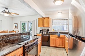 Fridge, microwave, oven, stovetop - Private Heated Saltwater Pool, 5 min to beach, Screened porch (Corolla)