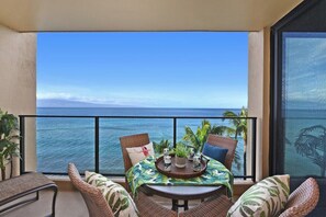 Outdoor dining - Mahana 705 Updated 1BD OceanFront wAC. Stunning Views (Lahaina)