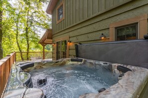 Outdoor spa tub - Moose Preserve: Cabin near Valle Crucis with hot tub, pool table, & firepit! (Sugar Grove)