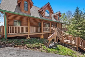 Exterior - Elk Ridge Lodge - Log Cabin with hot tub, big views, game room close to Ski (Banner Elk)