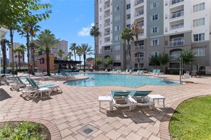 Outdoor pool - Luxury Fully Equipped Resort Condo 1 Mile from  Universal (Orlando)