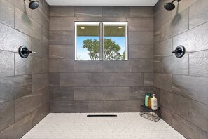 Bathtub, shampoo
