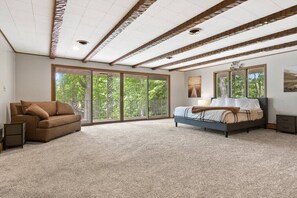 5 slaapkamers, een strijkplank/strijkijzer, reisbedje, wifi