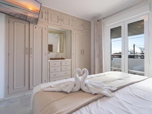 3 soverom, strykejern/-brett, internettilgang og sengetøy