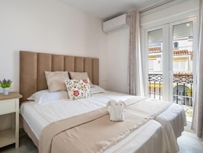 3 bedrooms, iron/ironing board, Internet, bed sheets