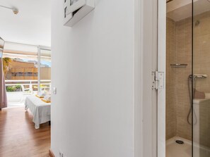 Ducha, secador de pelo, toallas