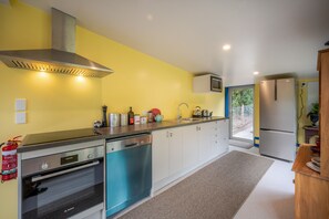 冷蔵庫、電子レンジ、食器洗い機、トースター