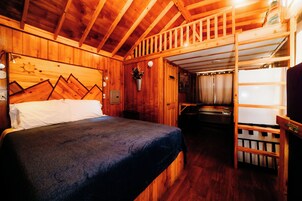 Rocky Mountain Park Model - Green | Individually decorated, individually furnished, free WiFi, bed sheets