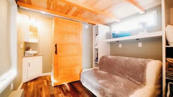 Sprout Tiny Home #5 | 2 slaapkamers, individueel gedecoreerd, individueel gemeubileerd