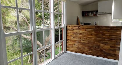 PHILLIP ISLAND Smiths Beach
2BR Fully Equip Apartment
Walk 1min Beach 5min Track