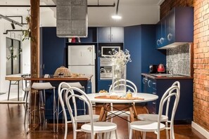 Dining - StayCentral - Heritage Warehouse Retreat Melbourne CBD . (Melbourne)