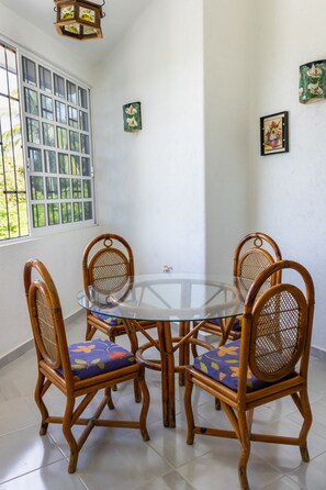 Dining - Habitación #1 (Ixtapa Zihuatanejo)