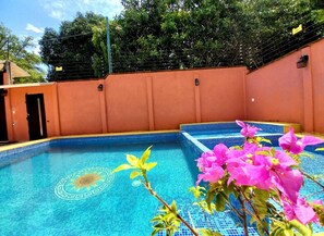 حمّام سباحة خارجي