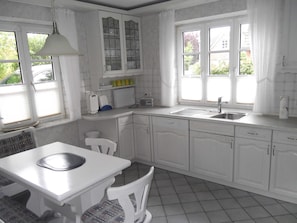 Kühlschrank, Mikrowelle, Ofen, Geschirrspüler