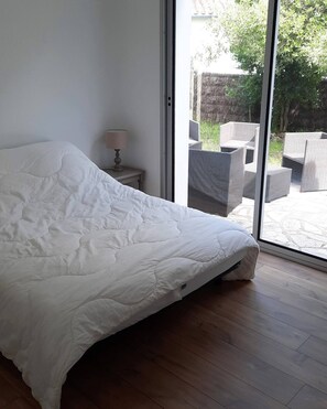 5 bedrooms, iron/ironing board, free WiFi