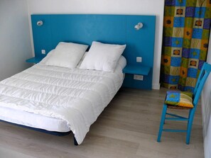 5 bedrooms, iron/ironing board, free WiFi