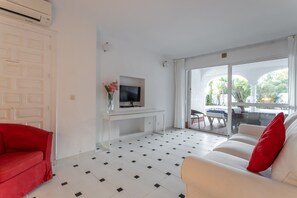 TV, fireplace - Villa Nerja with Sea View, Pool, Terrace & Wi-Fi (Nerja)