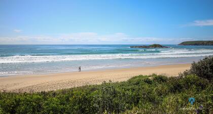 Park Beach Retreat - Newly appointed Apartment, Walk to Beach, Shops and Eateries