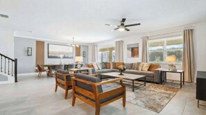 Offices - Ultra-Luxury 10BR Oasis: Star Wars Game Room, Pool & Resort Living near Disney (Kissimmee)